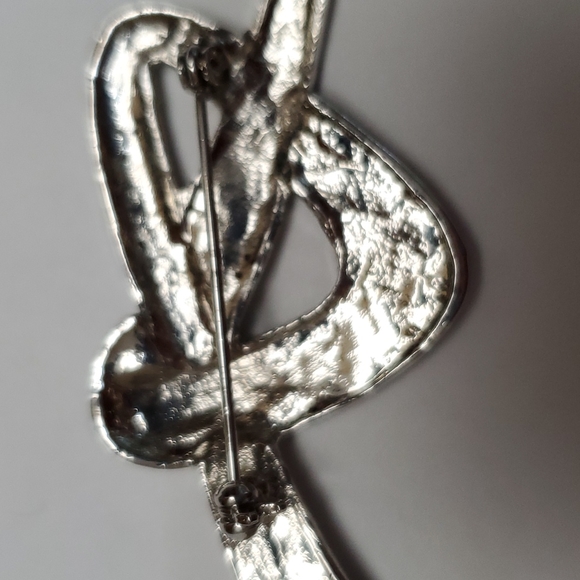 Clear Rhinestone Ribbon Brooch - Picture 4 of 9